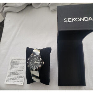 A Sekonda wristwatch 3392 Camo water resistant, rotating bezel